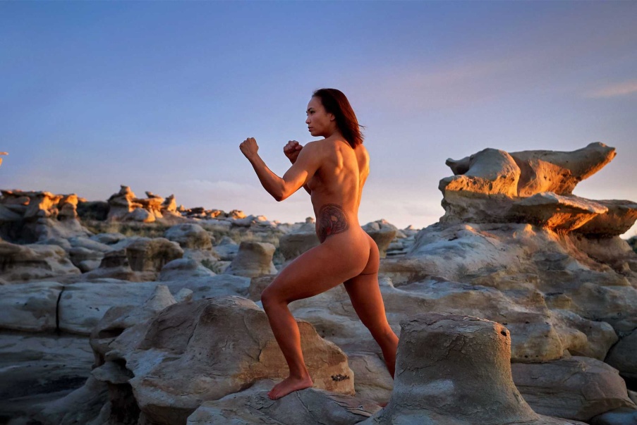 Michelle Waterson Brüste 88