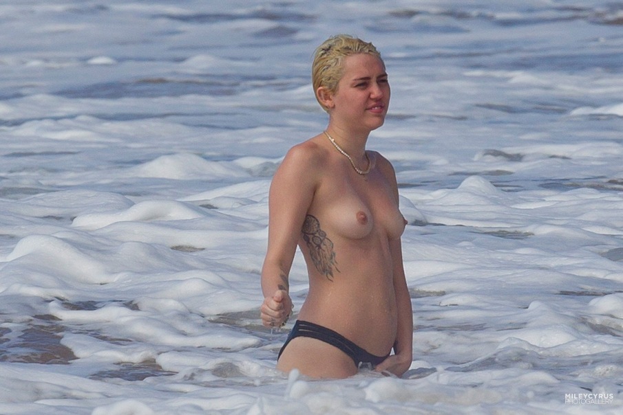 Miley Cyrus Gesäß sind sichtbar 34